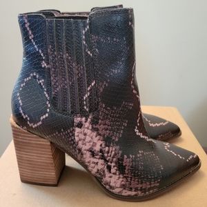 Steve Madden Snakeskin Boots BNIB Sz 8